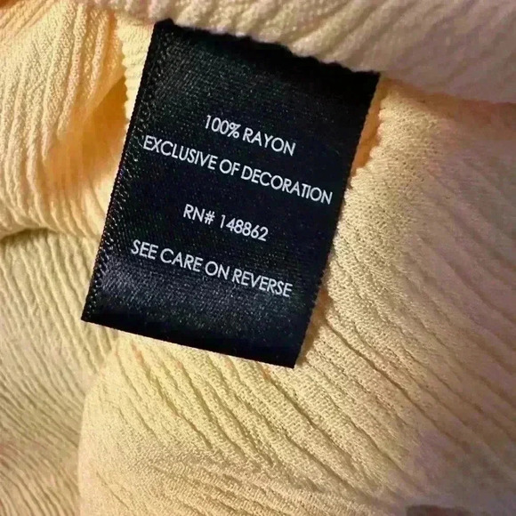 Torrid Crinkle Gauze Daisy Crochet Trim Top Size 2 - Picture 6 of 7